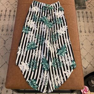 Cropped flowy flower pants - size small